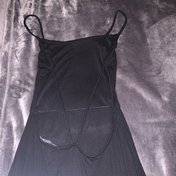 Tight black backless dress - Picture 3 of 4